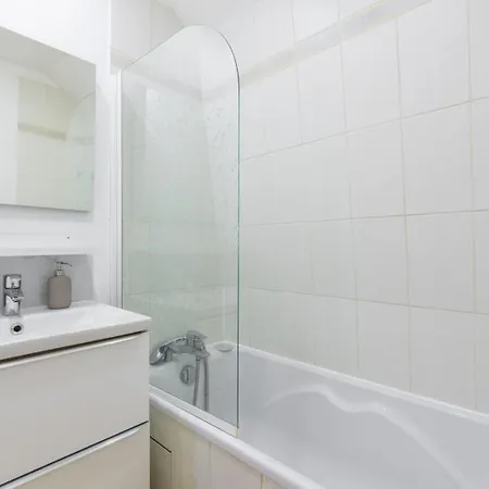 Charming 2-bedroom At Croise Laroche Lejlighed *