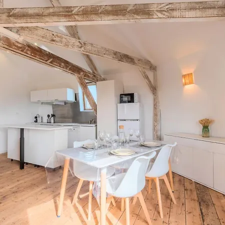 Charming 2-bedroom At Croise Laroche